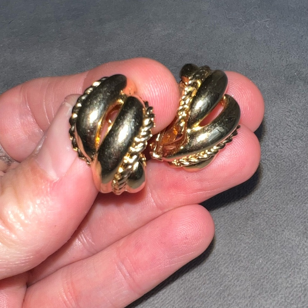 Bergere Vintage Earrings View 2